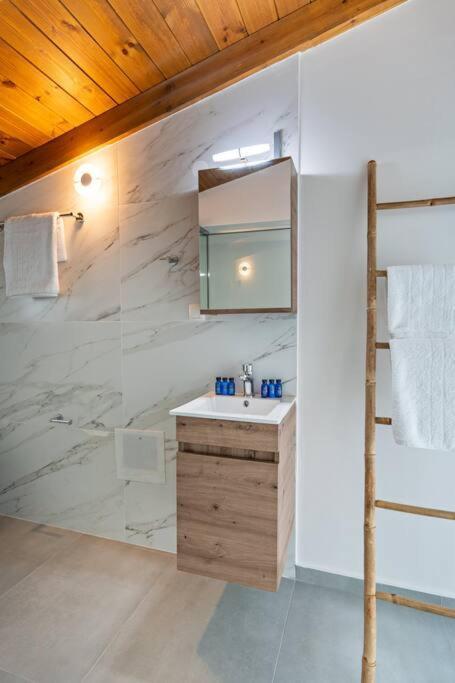 Sofia Suite, A Seafront Hideaway ! Panormos  Экстерьер фото